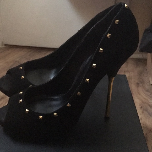 Heels - Picture 2 of 6